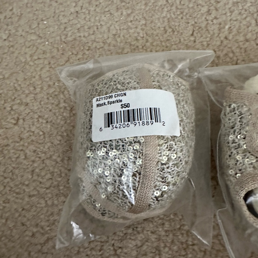 St. John Sparkle Mask-NWT